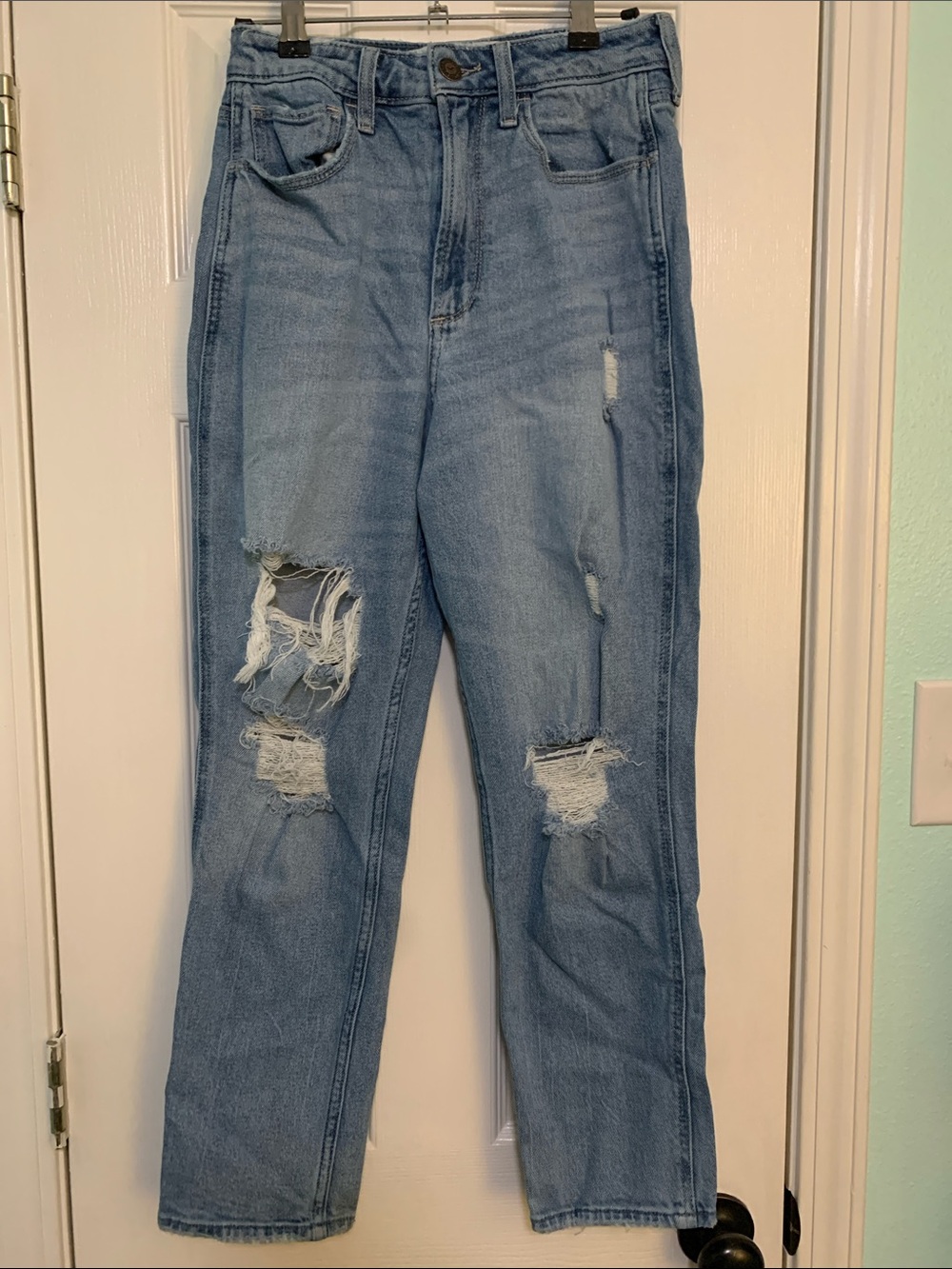 Hollister curvy Ultra High Rise Mom Jean light wash distressed Size 26 R